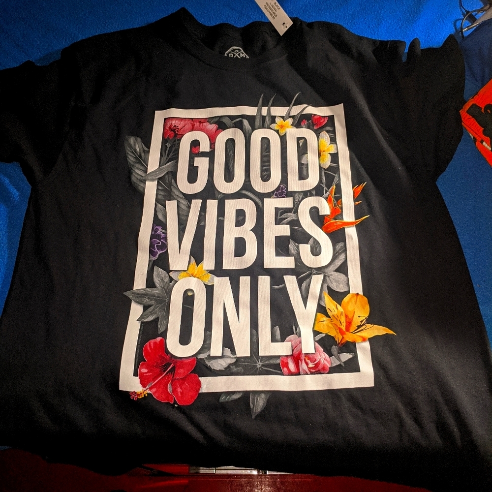 Good Vibes Only tshirt